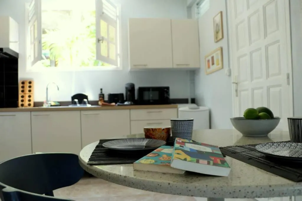 Apartament 34 ° Soley. Case-Pilote